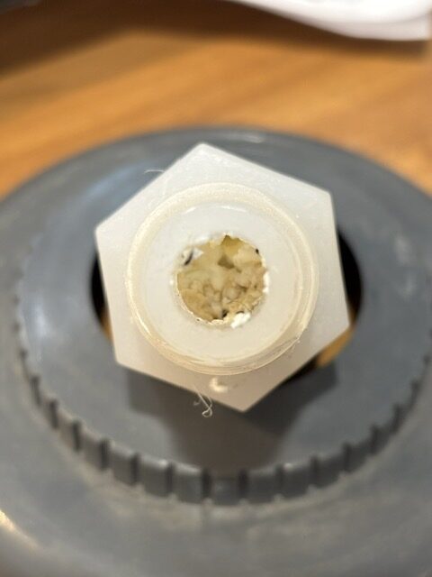 les injecteurs de piscines sont bouchés cleaninject vous apporte la solution, fini les fuites, explosions de chlore et d'acide. www.cleaninject.fr9